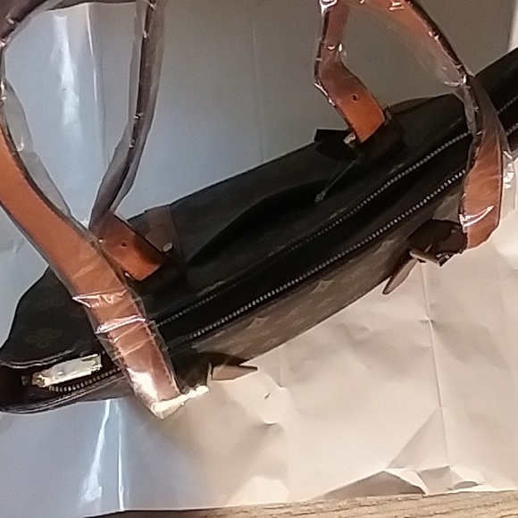 P Handbag - Picture 5 of 6